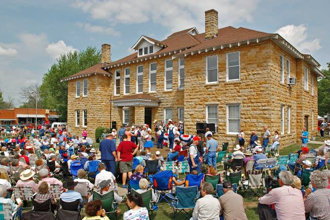 Town prepares for Grandpa Jones banjo weekend