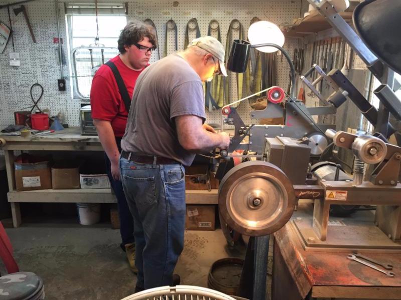 “ Give a gift this holiday season that will inspire your loved one’s creativity!  Reserve your spot for a hands-on craft class taught by a master artisan today.   Registration is now open at www.ozarkfolkcenter.ticketleap.com.