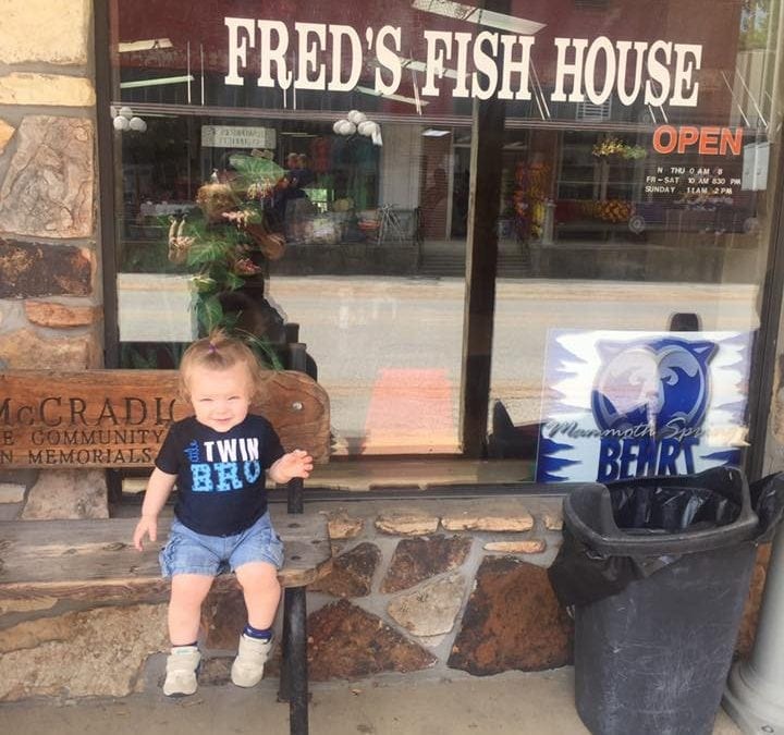 Fred’s Fish House in Mammoth Spring Welcomes Everyone to Come Eat Some Good Fish!!